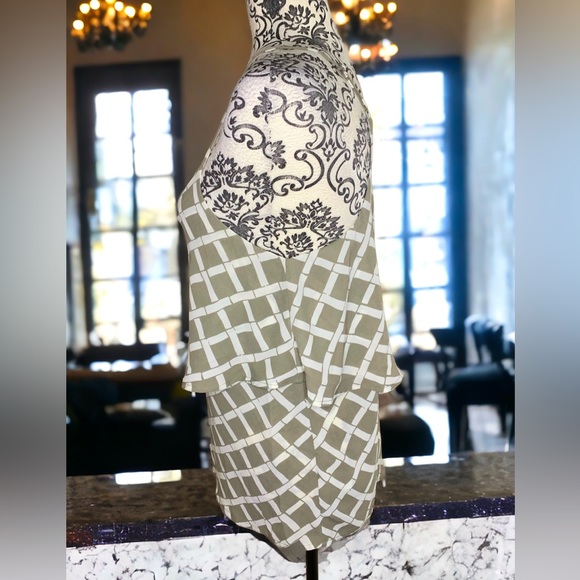 KISMET Women’s patterned silky tank- Small - Picture 4 of 7